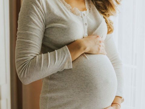 गर्भनिरोधक उपाय वापरल्यानंतरही एक तरुणी गर्भवती राहिली आहे. मात्र, तिला हे मूल नको असल्याने ती मुंबई हायकोर्टात पोहचली. यावर कोर्टाने महत्त्वाचा निर्णय दिला आहे.
