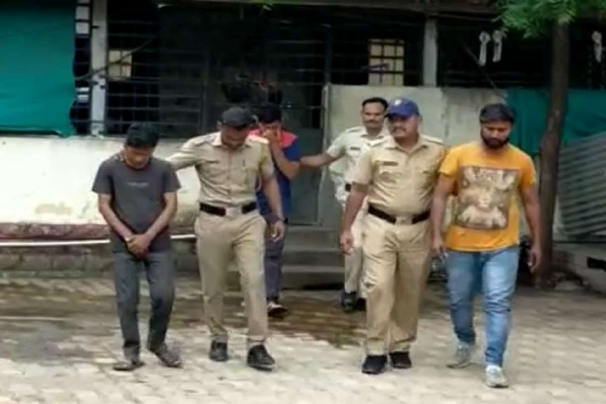 अटक केलेल्या आरोपींचा फोटो