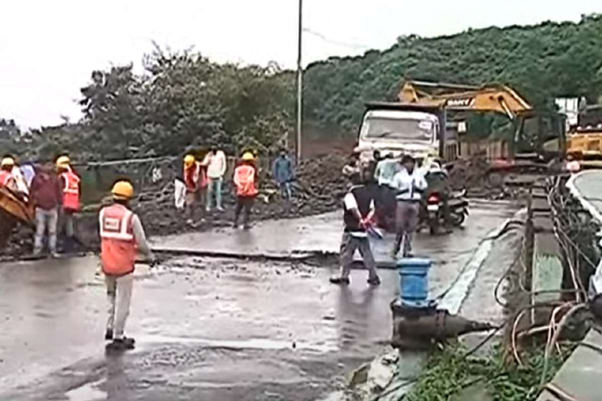 Traffic live updates : पुण्यात चांदणी चौकात वाहतूक बंद, पूल पाडण्याआधी ड्रिलींगला सुरुवात