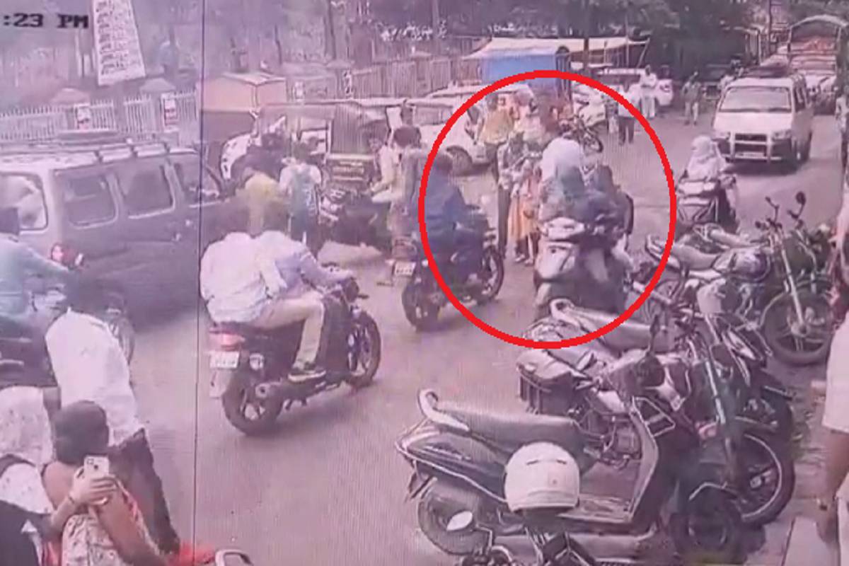 VIDEO : पुण्यातली अतिशय वेदनादायी घटना, आईने पोटच्या लेकराला ट्र्रॅक्टरच्या ट्रॉलीखाली जाताना पाहिलं