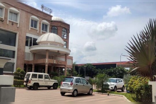 Sangli Income Tax Raid : आता कोणाचा नंबर? सांगली जिल्ह्यात आयकर विभागाची 10 पथके दाखल, बड्या नेत्याची चर्चा