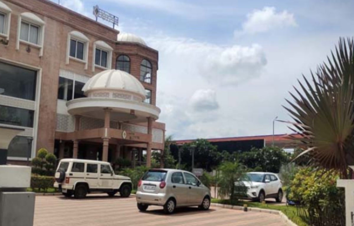 Sangli Income Tax Raid : आता कोणाचा नंबर? सांगली जिल्ह्यात आयकर विभागाची 10 पथके दाखल, बड्या नेत्याची चर्चा