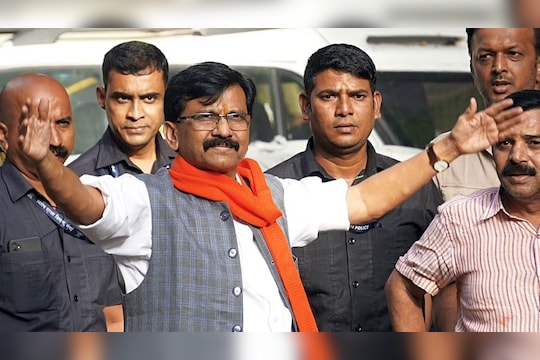 Sanjay Raut : शिवसेनेची मुलूख मैदान तोफ संजय राऊत यांच्या जामीनाबाबत महत्वाची अपडेट आली बाहेर