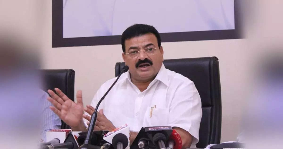 Bhaskar Jadhav Shiv Sena : गद्दारांनी बापाच्या नावाऐवजी बाळासाहेब ठाकरेंचे नाव मध्ये लावावे आम्हाला वाईट वाटणार नाही