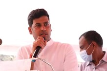 सीएम एकनाथ शिंदे आहेत की श्रींकात शिंदे 'त्या' फोटोवरून विरोधकांकडून जोरदार टीका सीएम एकनाथ शिंदे आहेत की श्रींकात शिंदे 'त्या' फोटोवरून विरोधकांकडून जोरदार टीका