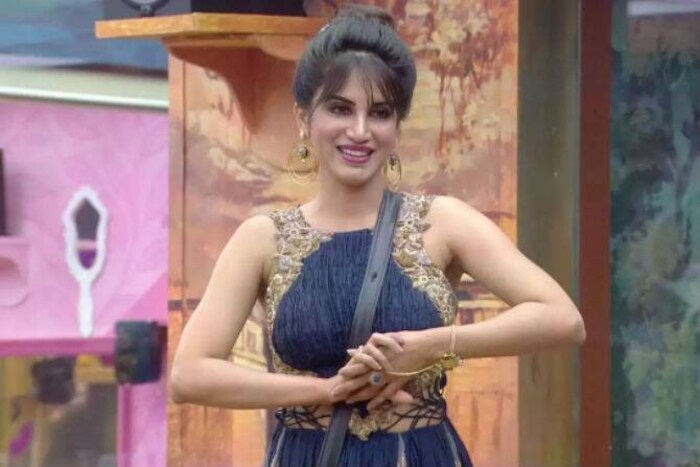 स्मिताचे डिझाइनर ड्रेस आणि फॅन्सी हेअर स्टाइलमुळे तिनं तिचा क्यूट लुक तयार केला होता. स्मिता देखील टॉप 6 पर्यंत पोहोचली होती.  