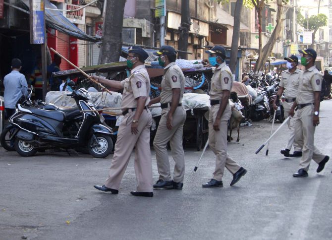 Solapur Crime : दारूच्या नशेत पोलिसांना खोटी माहिती दिली, नंतर जे घडलं ते भयानक