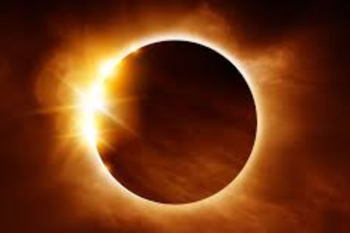 27 वर्षांनी दिवाळीत असा योगायोग; सूर्यग्रहणात काय करावं, काय टाळावं जाणून घ्या
