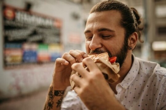 Street Food खाऊनही बिघडणार नाही तुमचं आरोग्य; फक्त या 3 बेसिक गोष्टी फॉलो करा