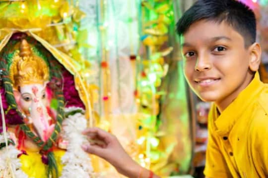 Ganesh Festival : तुमच्या मुलांना नक्की सांगा बाप्पाच्या या गोष्टी; आयुष्यात कायम होतील यशस्वी