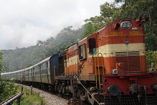 व्वा! रेल्वेच्या तिकीटाएवढ्याच दरात करता येणार विमान प्रवास... ही कंपनी देतेय 'ऑफर'
