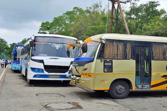 Wardha : खासगी ट्रॅव्हल्सकडून प्रवाशांची लूट; सणाचा फायदा घेत दीडपट भाडेवाढ