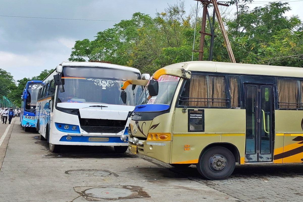 Wardha : खासगी ट्रॅव्हल्सकडून प्रवाशांची लूट; सणाचा फायदा घेत दीडपट भाडेवाढ