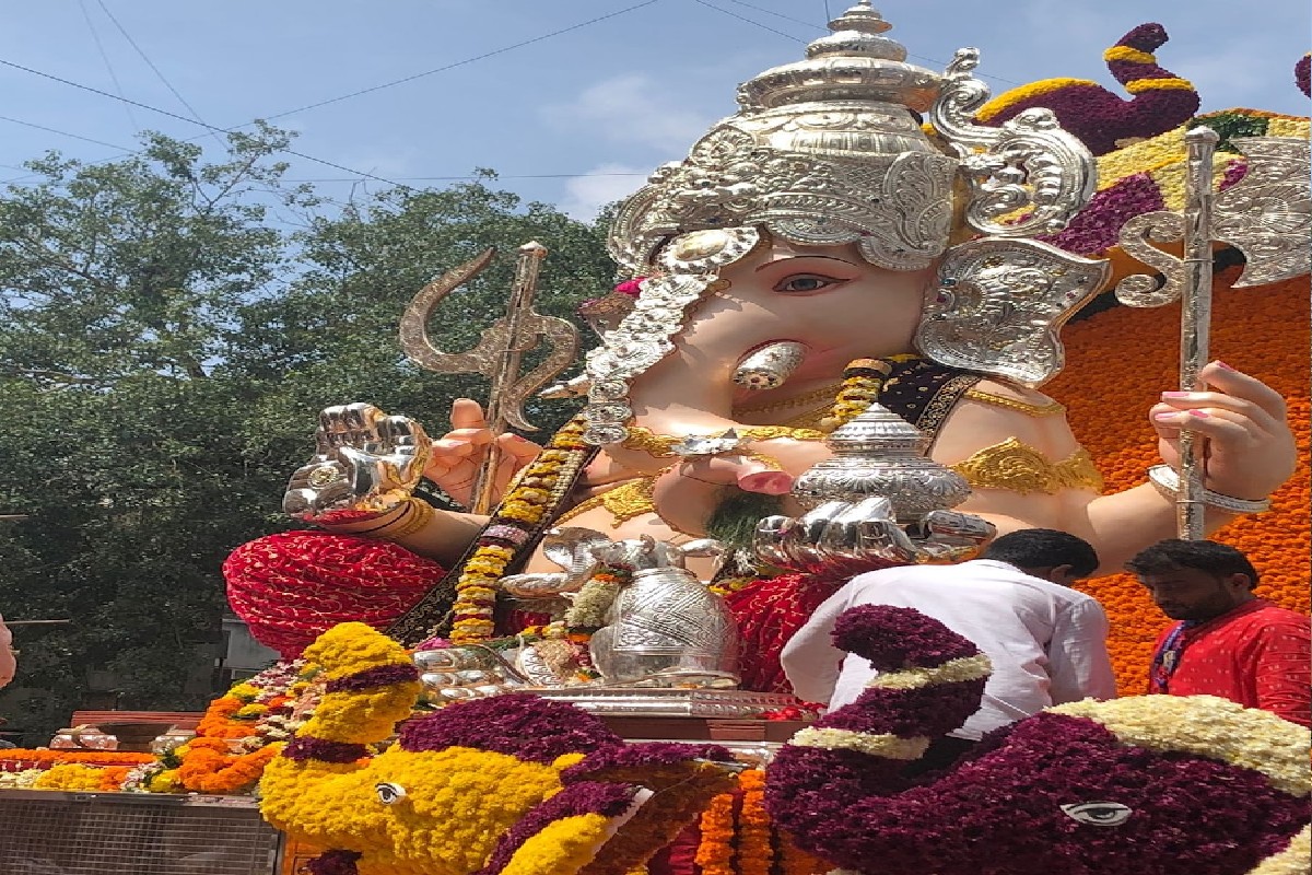 पुण्यातील मानाच्या गणपतींना मुस्लीम बांधवांकडून अभिवादन, पाहा VIDEO