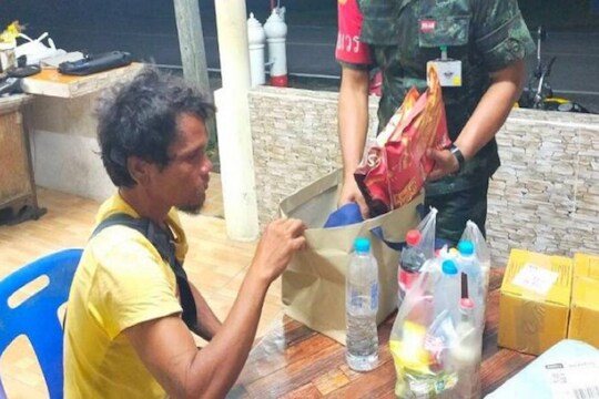 नोकरी गेली, घरी जाण्यासाठी पैसे नाहीत, तो 300 किमी चालला, आणि...