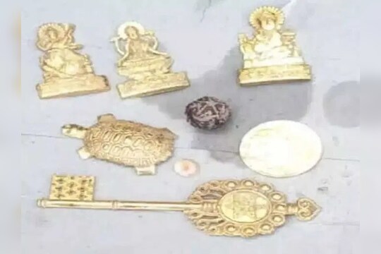 Online मूर्ती मागवल्या अन् घडला 'हा' चमत्कार; डिलिव्हरी बॉयनं अशी केली पोलखोल