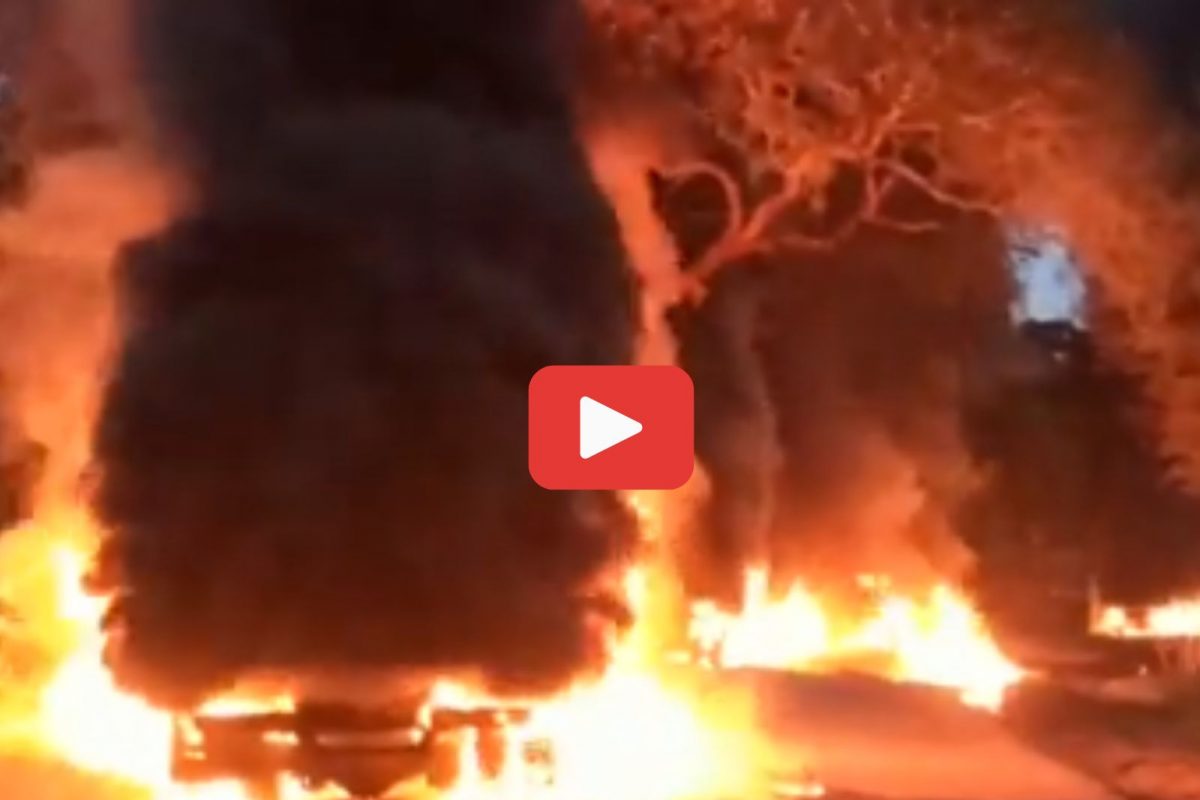 रस्ते अपघातात महिलेचा मृत्यू; संतप्त गावकऱ्यांनी 10 ट्रक पेटवून दिले, धक्कादायक Video