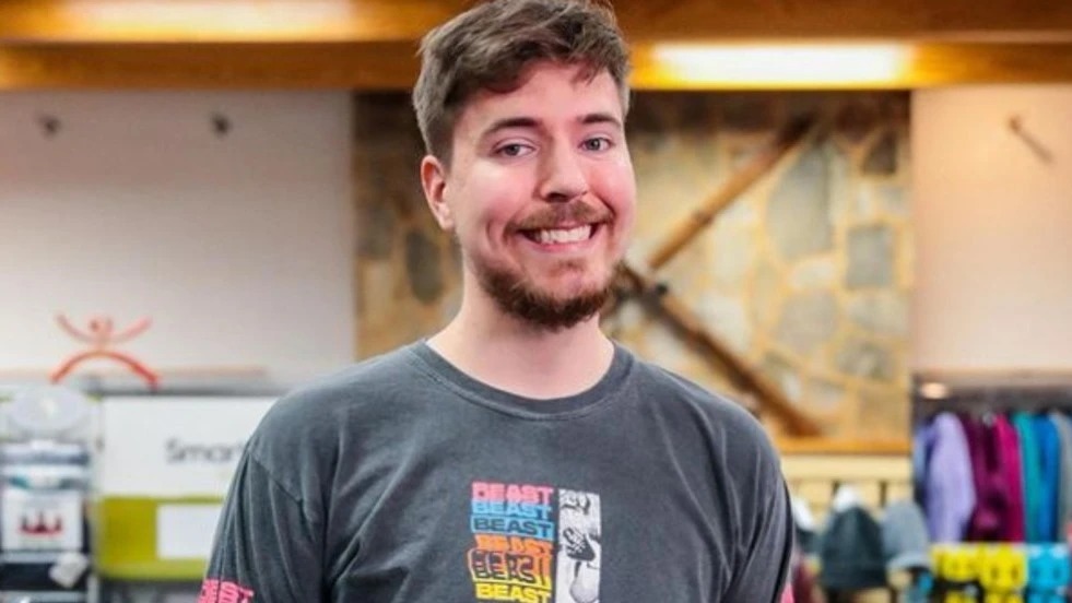 Youtuber Mr. Beast Challenge : यू-ट्यूबर मिस्टर बीस्टचं अनोखं चॅलेंज पूर्ण करणाऱ्याला मिळाले 4 कोटी रुपये