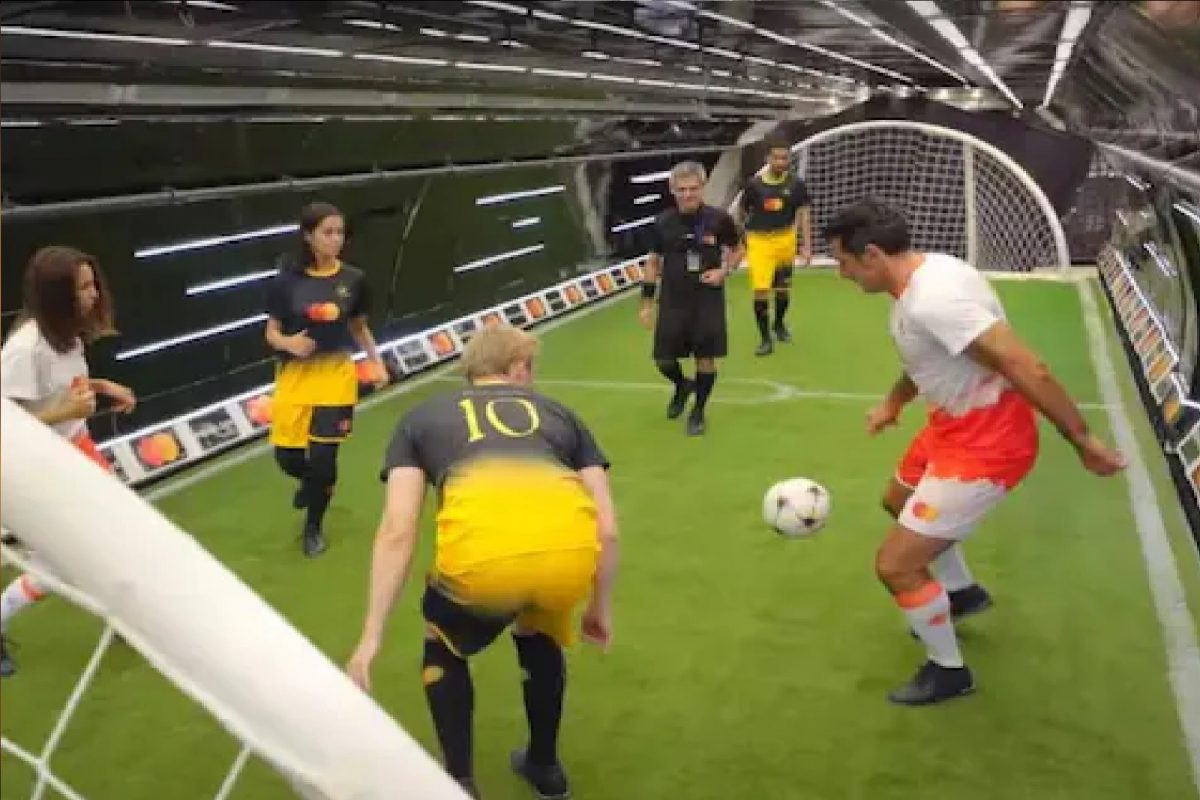 झिरो ग्रॅव्हिटीमध्ये फुटबॉल मॅच