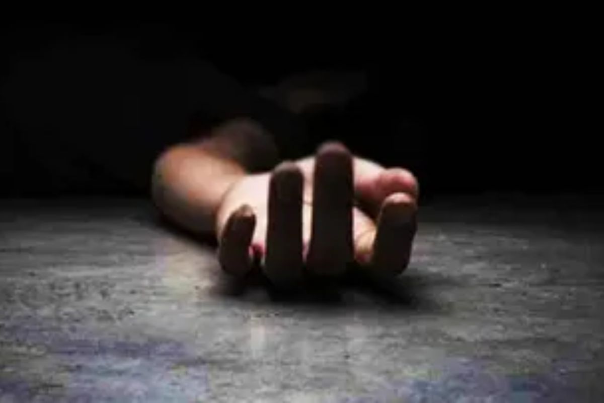 धक्कादायक! शाळा बुडवून तीन मैत्रिणींनी प्यायलं विष, दोघींचा मृत्यू