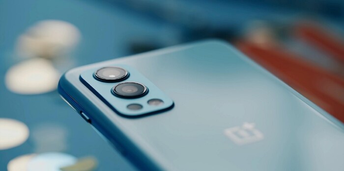 OnePlus Nord CE 2 Lite 5G ची सुरुवातीची किंमत रु. 18,999 आहे. OnePlus Nord CE 2 Lite मध्ये 6.59-इंचाचा डिस्प्ले आहे, जो 20:9 च्या आस्पेक्ट रेशोसह येतो. त्याचे पिक्सेल रिझोल्यूशन 2412×1080 आहे तर डिस्प्लेचा रिफ्रेश दर 120Hz आहे. या फोनमध्ये Snapdragon 695 5G प्रोसेसर देण्यात आला आहे.