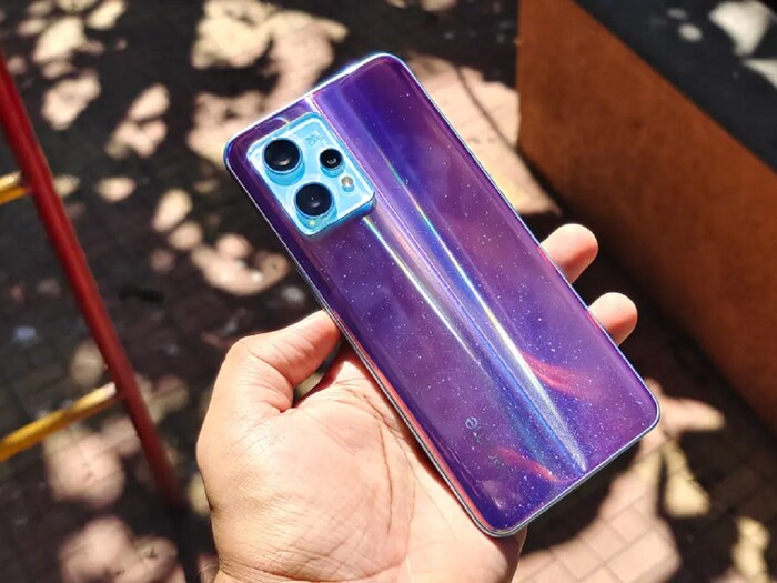 Realme 9 Pro ची किंमत 19,499 रुपये आहे. रियलमीचा हा फोन Android 12 वर आधारित Realme UI 3.0 वर काम करतो. यात 6.6-इंचाचा फुल-एचडी + एलसीडी डिस्प्ले आहे, जो 120Hz रिफ्रेश रेट सपोर्टसह येतो. फोनमध्ये ऑक्टा-कोर क्वालकॉम स्नॅपड्रॅगन 695 प्रोसेसर आहे, जो Adreno 619 GPU सह येतो.