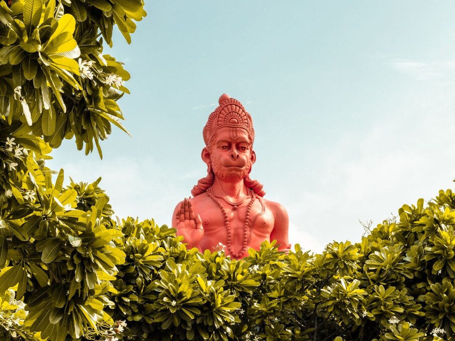 प्राप्ती - या सिद्धीद्वारे हनुमानाला लगेच काहीही मिळू शकते. प्राणी पक्ष्यांची भाषा समजू शकत होते आणि भविष्य देखील पाहू शकतात. रामायणात हनुमानाने माता सीतेचा शोध घेताना अनेक प्राणी आणि पक्ष्यांशी संवाद साधताना या सिद्धीचा वापर केला होता.