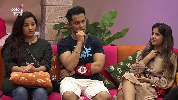 काल कॅप्टन पदाच्या उमेदवारीच्या शर्यतीमधून किरण माने, रुचिरा जाधव, प्रसाद जावडे आणि रोहित शिंदे हे सदस्य बाद झाले आहेत. 