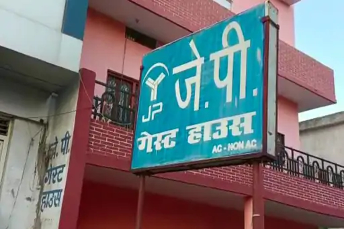 धक्कादायक! विद्यार्थिंनींचे कपडे बदलताना व्हिडिओ CCTV मध्ये कैद, अशी आली घटना समोर