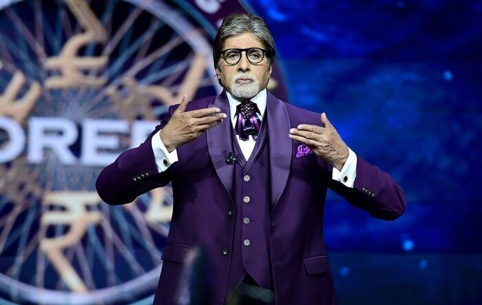 अमिताभ बच्चन या वयातसुद्धा आपल्या फिटनेस आणि स्टाईलकडे विशेष लक्ष देतात. त्यांची स्टाईल आजही तरुण कलाकारांना टक्कर देते. 