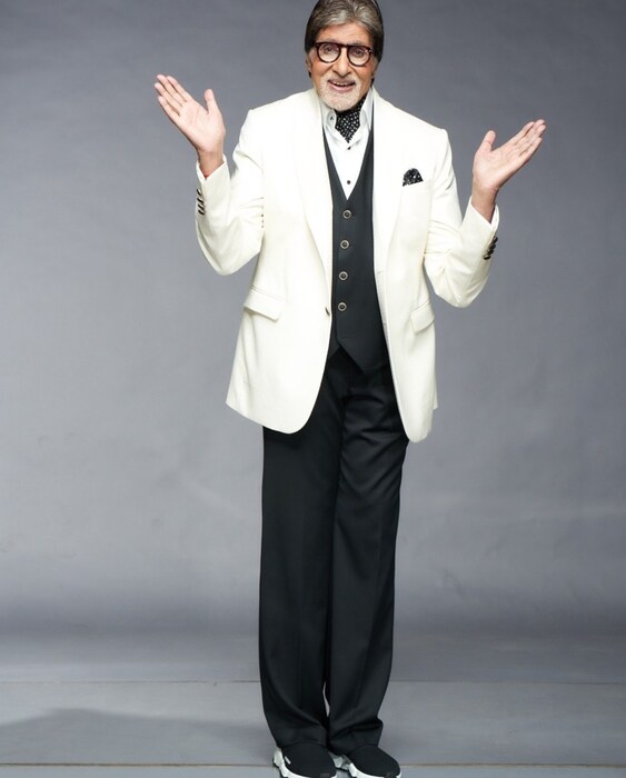 आज तकच्या वृत्तानुसार, मुलाखतीदरम्यान प्रियाने सांगितलं की. अमिताभ बच्चन आपल्या स्टाईलबाबत प्रचंड सजग असतात. त्यामुळे त्यांना प्रत्येक लहान-लहान डिटेल्सवर प्रचंड काळजीपूर्वक काम करावं लागतं. 