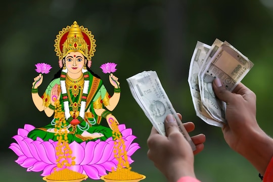 पैसे मोजताना तुम्ही पण अशी चूक करत नाही ना? माणसाला कंगाल बनवते ही सवय