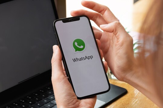 झटक्यात खटका! WhatsApp वर फालतू मेसेज करणाऱ्यांना 30 सेकंदात असं करा ब्लॉक
