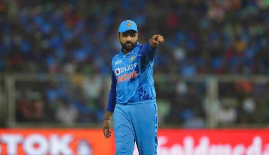 टीम इंडियाचा कॅप्टन रोहित शर्माचा हा आठवा टी20 वर्ल्ड कप आहे. 2007 साली पहिल्यावहिल्या टी20 वर्ल्ड कप विजेत्या संघातही रोहितचा समावेश होता. त्यानं 2007 ते 2021 पर्यंत वर्ल्ड कपमध्ये 33 सामने खेळले आहेत.