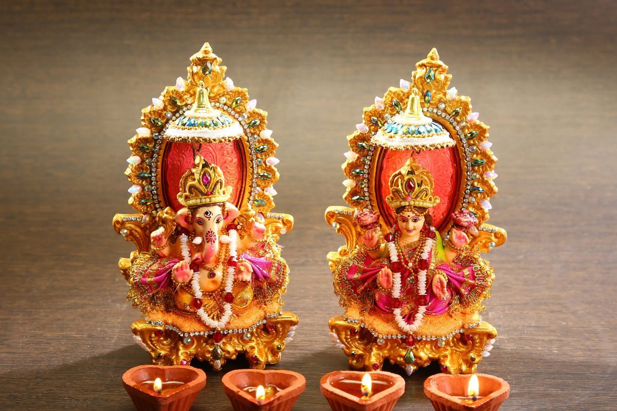 Dhanteras 2022: धनत्रयोदशीच्या पूजेत हा धन्वंतरी स्तोत्र अवश्य वाचा, वर्षभर धन-धान्य-पैसा कमी नाही पडत