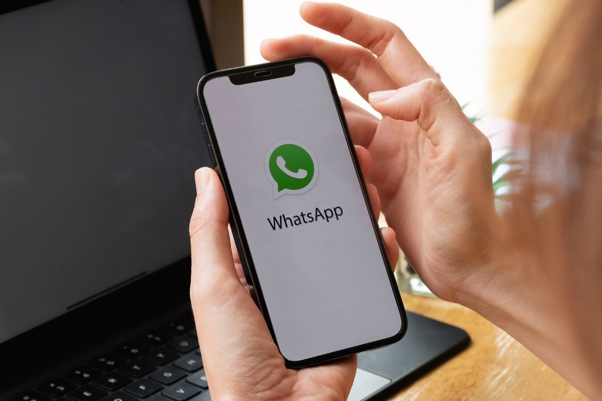 घरबसल्या WhatsApp वर मिळवा खात्याची सगळी माहिती, या बँकांनी सुरू केलीय सेवा