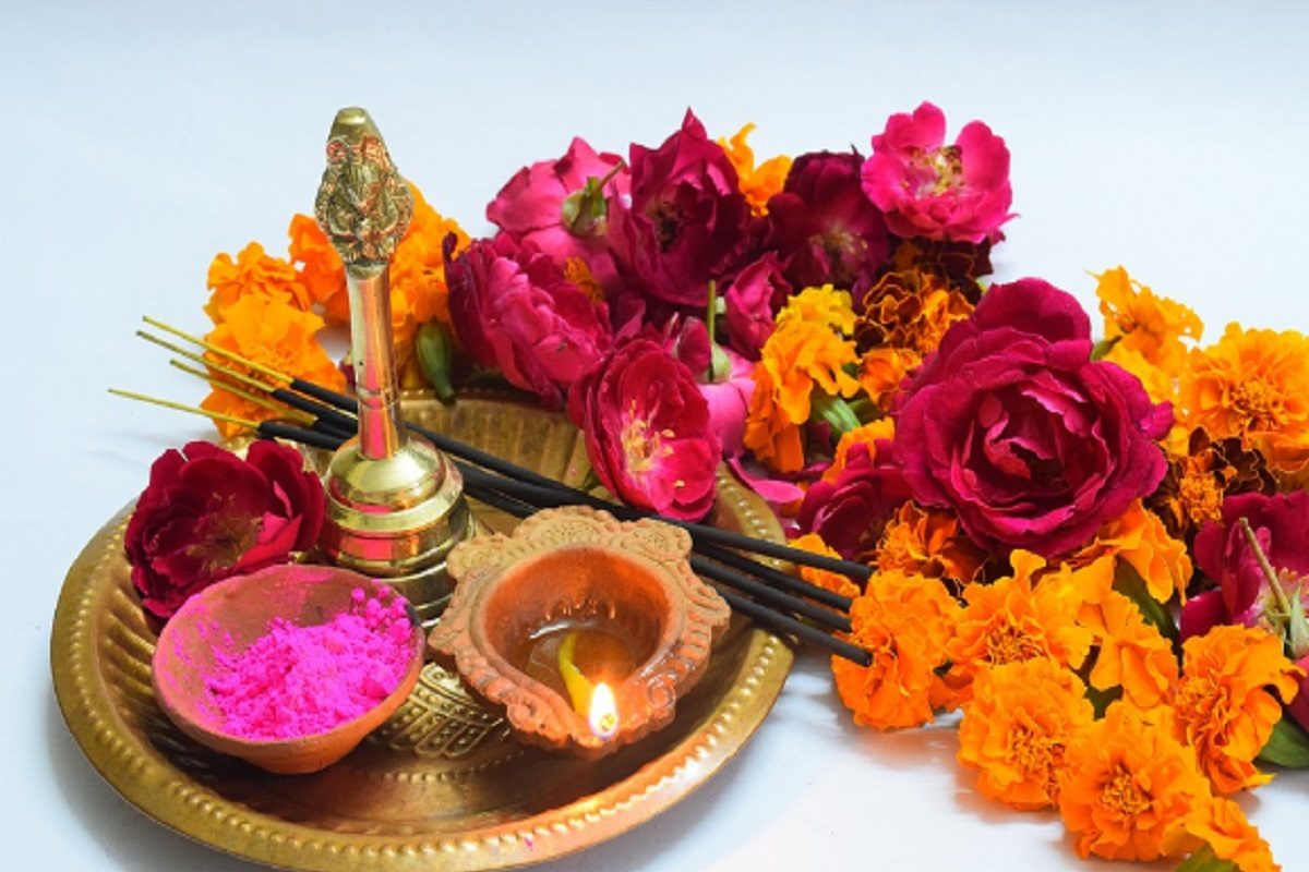 यंदा भाऊबीजेला जुळून आलेत 3 शुभ योग, औक्षण-टिळा लावण्याची वेळ पाहुन घ्या