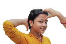 औक्षण/ टिळा लावताना या मंत्राचा करावा जप; भावाला मिळेल दीर्घायुष्य, वाढतं प्रेम