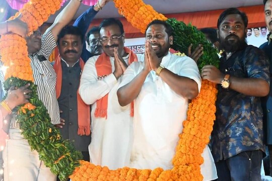  हत्येच्या गुन्ह्यासह 11 गुन्हे दाखल असलेल्या अजय सरकार यांच्या भाजप प्रवेशाने राजकीय वर्तुळात आश्चर्य व्यक्त केले जात आहे