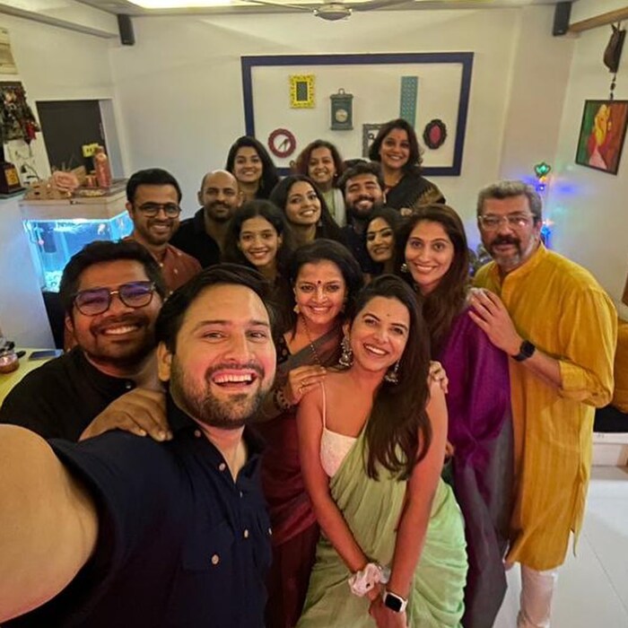 अभिनेता सिद्धार्थ चांदेकर आणि मिताली मयेकर यांच्या घरी मराठी सेलेब्सची दिवाळी पार्टी रंगली होती. 