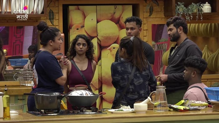 कॅप्टनसी  साठी  बिग बॉस मराठी सिझन चौथाचे पहिले साप्ताहिक कार्य "दे धडक - बेधडक" हे स्पर्धकांना खेळावं लागणार आहे. 