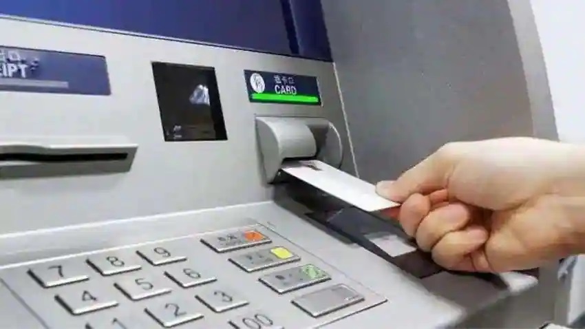 डेबिट कार्डशिवाय ATM मशीनमधून काढता येतात पैसे, वापरा ही सोपी ट्रिक