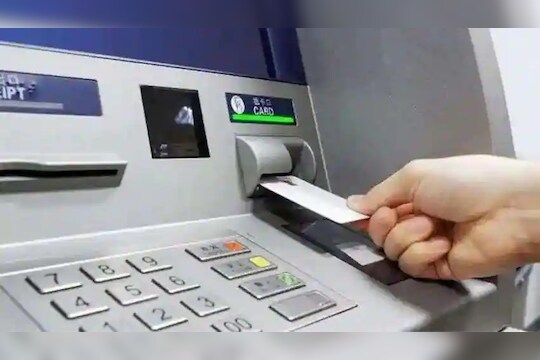 डेबिट कार्डशिवाय ATM मशीनमधून काढता येतात पैसे, वापरा ही सोपी ट्रिक