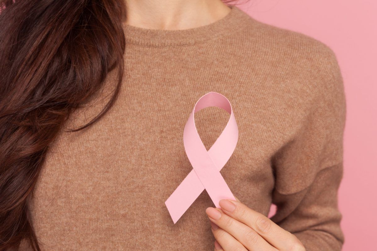 Breast Cancer Awareness Month 2022 : ही 7 लक्षणे दिसल्यास त्वरित डॉक्टर गाठा; असू शकतो ब्रेस्ट कॅन्सर