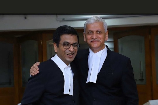 न्यायमूर्ती चंद्रचूड नोव्हेंबर 2022 पासून भारताचे 50 वे सरन्यायाधीश म्हणून काम करतील.