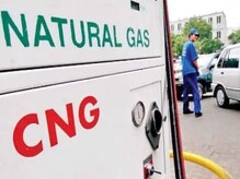 Gas Price Hike: महागाईत आणखी एक झटका! CNG 12 रुपयांनी महागण्याची शक्यता Gas Price Hike: महागाईत आणखी एक झटका! CNG 12 रुपयांनी महागण्याची शक्यता