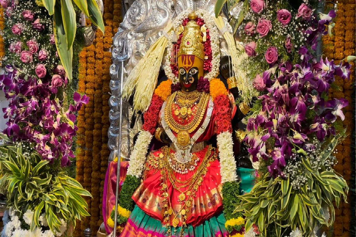 Dasara 2022 : सोलापूरच्या देवीचे पाकिस्तान कनेक्शन, आजही जपलाय ठेवा! Video