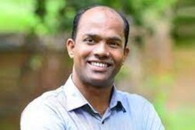 Success Story: टोपल्या विकल्या, आई असूनही अनाथालयात राहिले अन् झाले IAS Success Story: टोपल्या विकल्या, आई असूनही अनाथालयात राहिले अन् झाले IAS