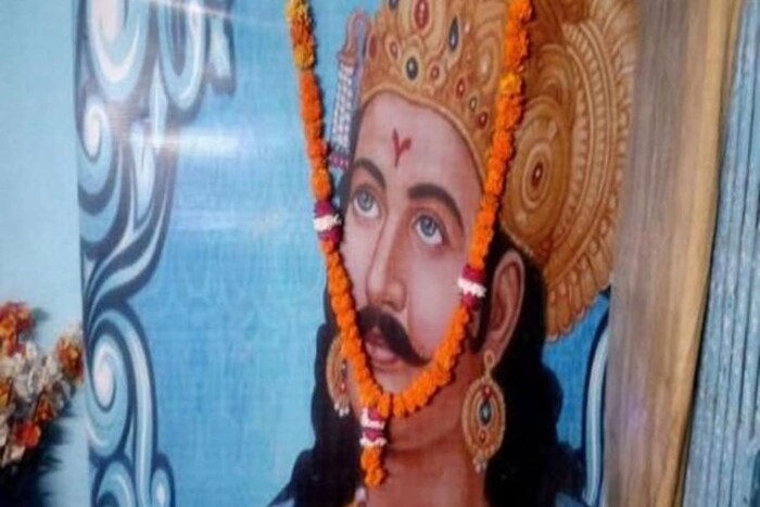 रावणाने कुबेराकडून लंका हिसकावून स्वतःचे राज्य स्थापन केल्याचे सांगितले जाते. एवढेच नाही तर त्याने धनपती कुबेर यांच्याकडून पुष्पक विमान हिसकावून घेतले.