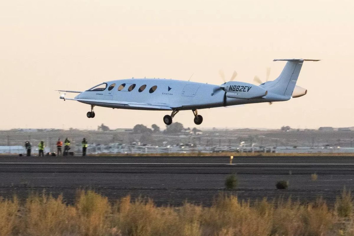 जगातील पहिलं इलेक्ट्रिक विमान ‘अॅलिस’चं उड्डाण यशस्वी, 'ही' आहेत वैशिष्ट्ये